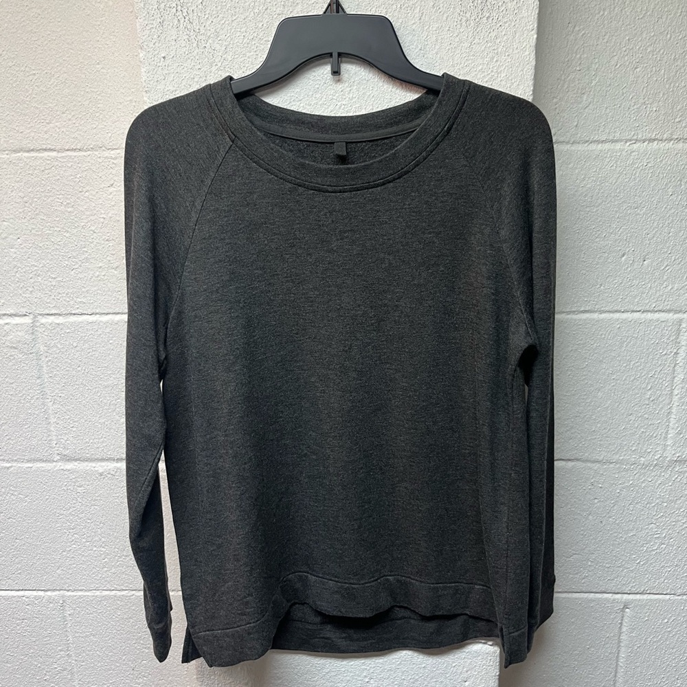 Lou & Grey Dark Gray Sweatshirt. Small